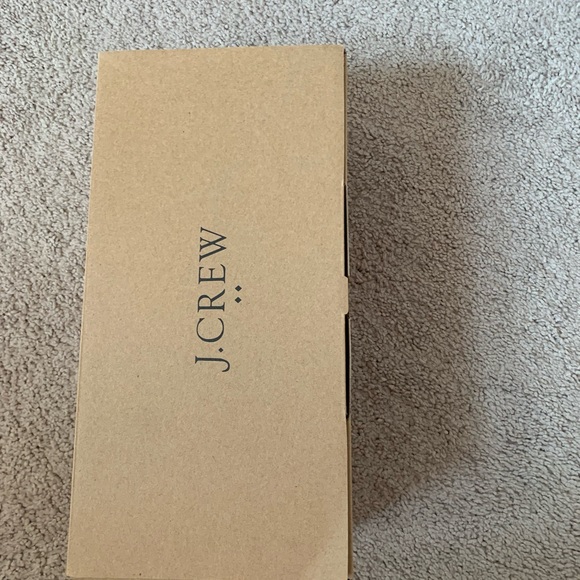 New In Box - J. Crew Womens Size 9
Retails for $118.00. Selling for $40 - Picture 4 of 10